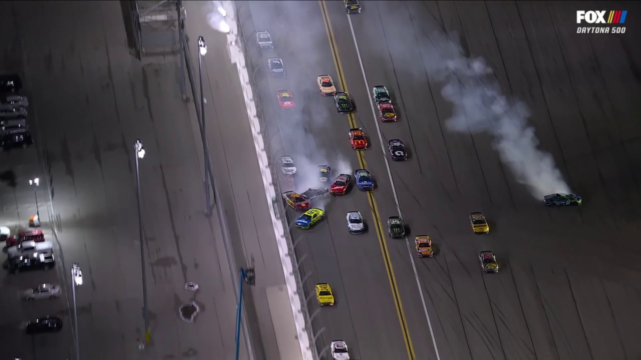 Daytona 500: Joey Logano, Ryan Blaney, Chase Elliott and more wreck with 15 laps to go