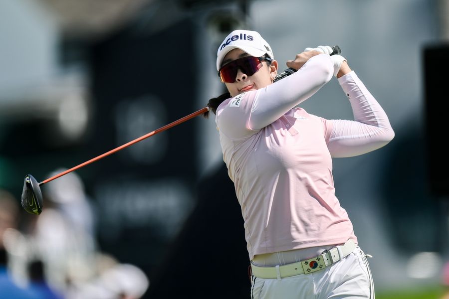 Deadspin | A Lim Kim retains lead at HSBC Women's World Championship