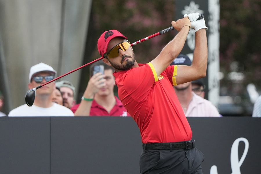 Deadspin | Abraham Ancer ascends into share of lead at LIV Golf Adelaide