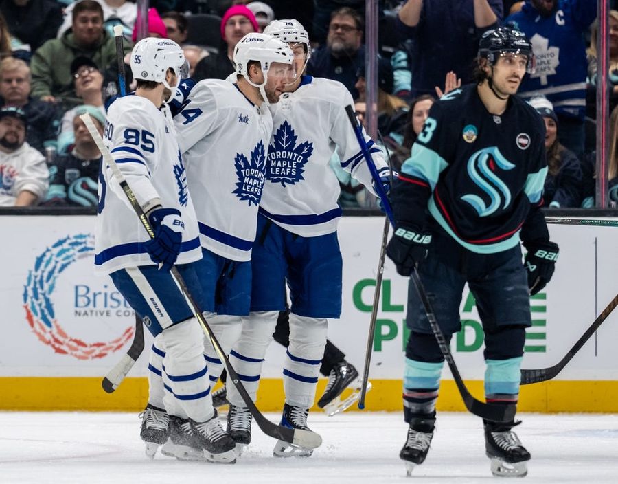 Deadspin | Anthony Stolarz returns to guide Maple Leafs past Kraken