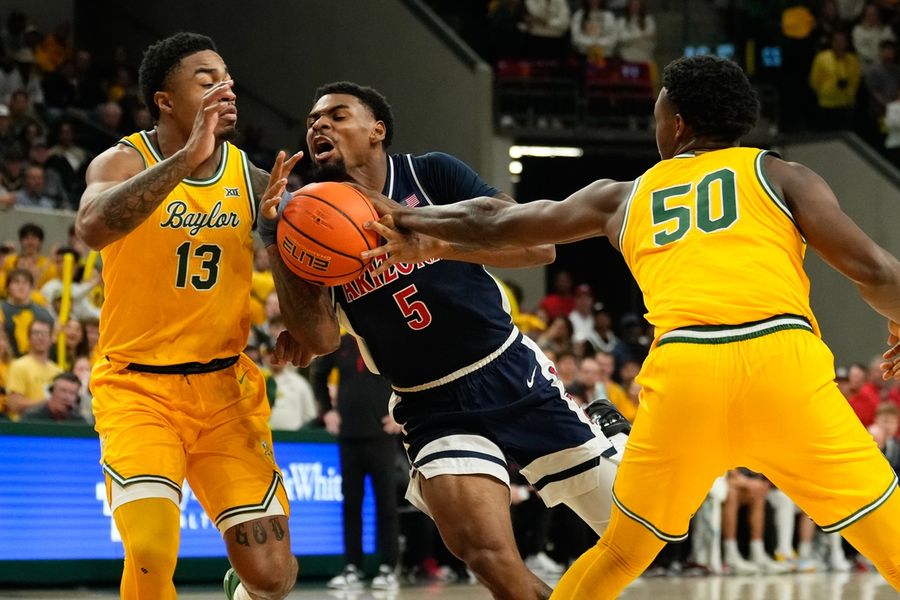 Deadspin | Balanced scoring propels No. 19 Arizona past Baylor