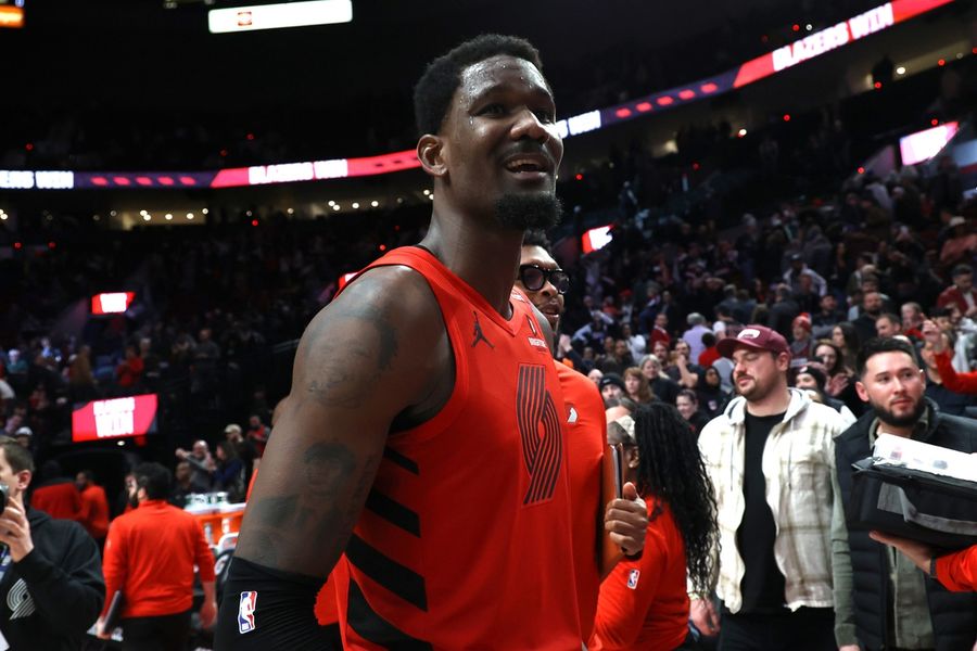 Deadspin | Blazers C Deandre Ayton (calf strain) out at least 4 weeks