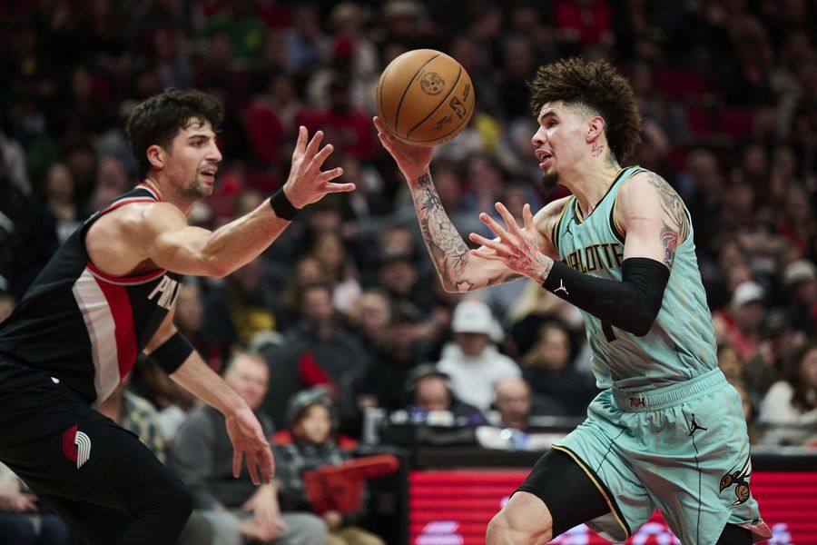 Deadspin | Blazers post club-record margin of victory (53) in ripping Hornets