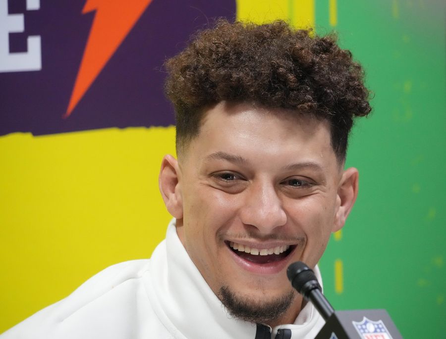 Deadspin | Chiefs take comfort riding with QB Patrick Mahomes