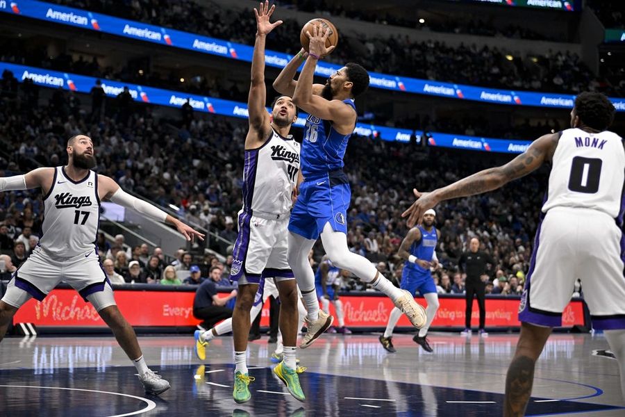 Deadspin | DeMar DeRozan carries Kings to overtime win against Mavs