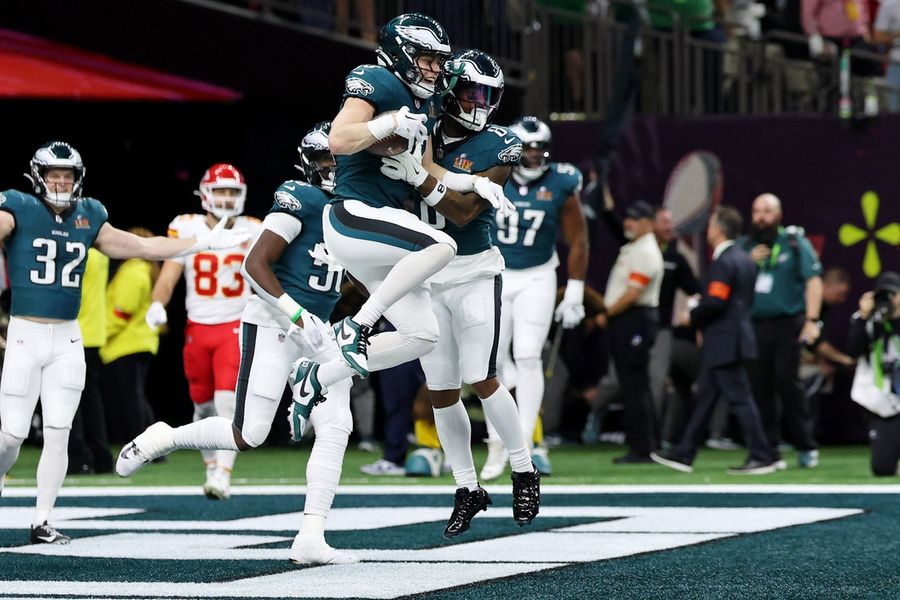 Deadspin | Eagles stymie Chiefs, fly to 40-22 victory in Super Bowl LIX