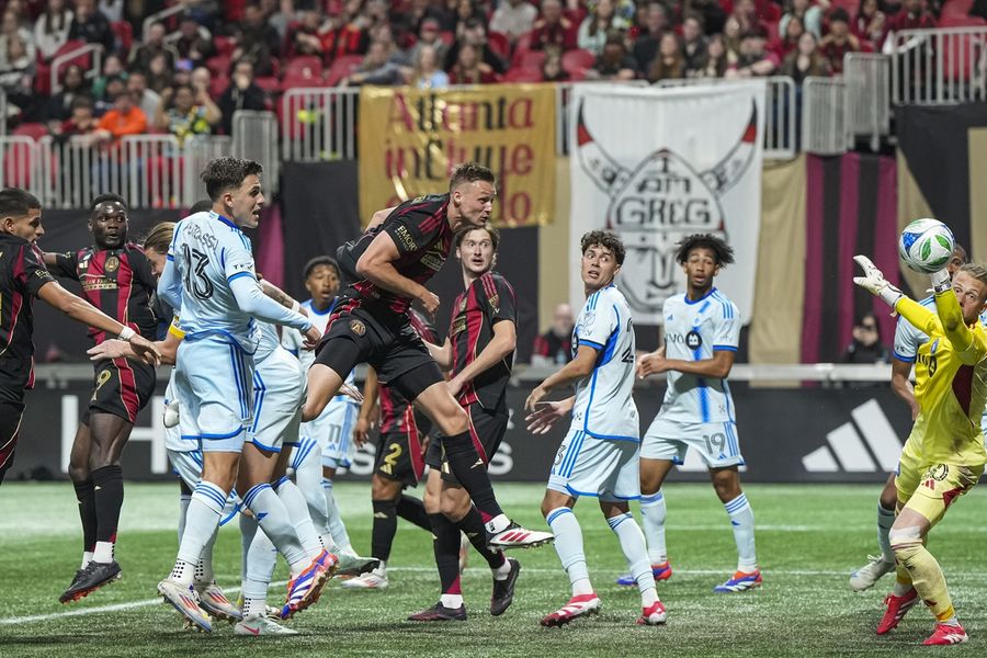 Deadspin | Emmanuel Latte Lath scores twice in MLS debut as Atlanta United edge CF Montreal