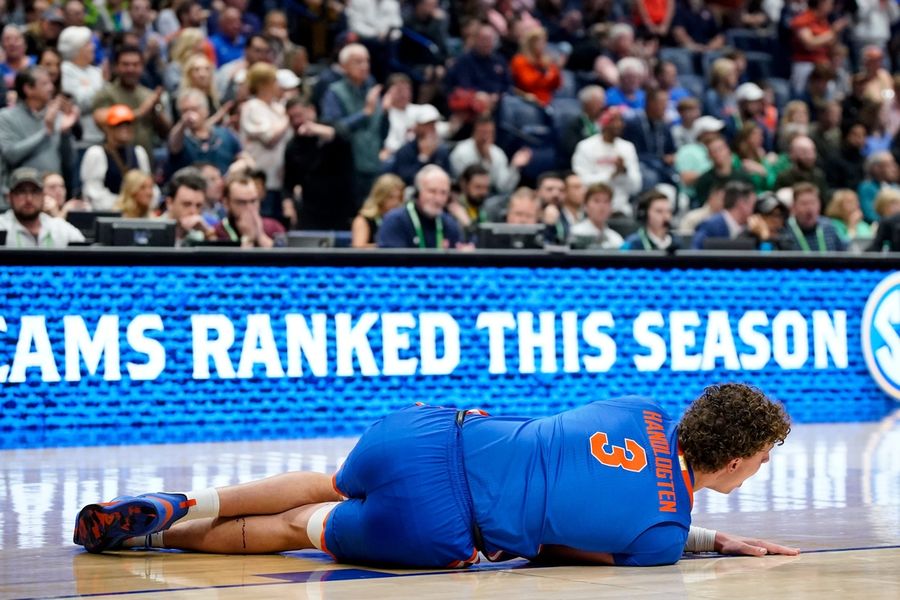 Deadspin | Florida C Micah Handlogten to return from broken leg