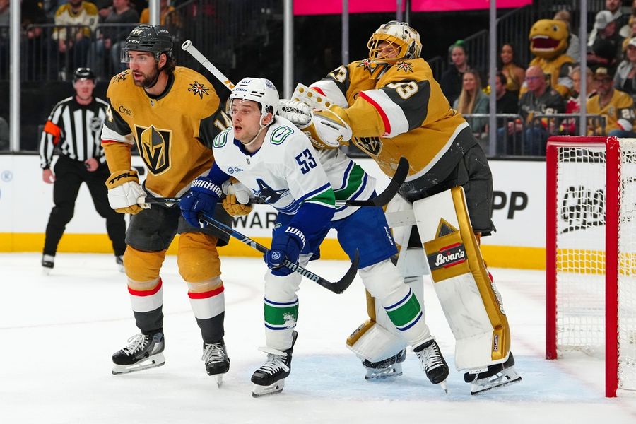 Deadspin | Knights move into division lead with win over Canucks