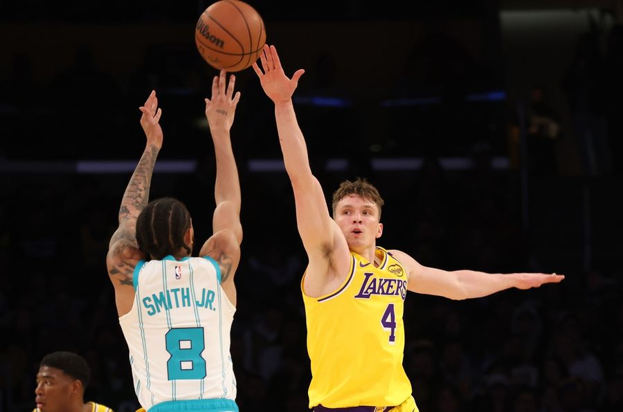 Deadspin | LaMelo Ball delivers late as Hornets fend off Lakers