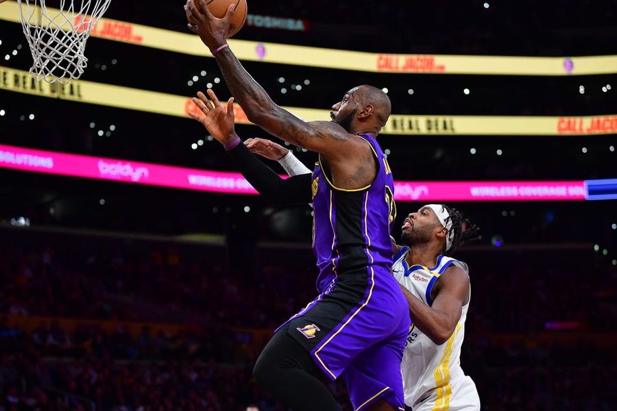 Deadspin | LeBron James scores 42 as Lakers hold off Warriors