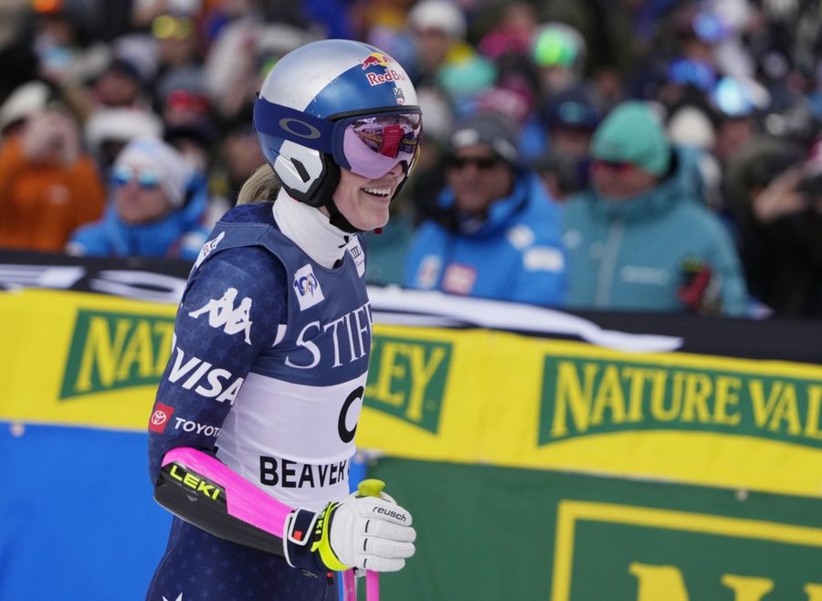 Deadspin | Lindsey Vonn hooks gate, doesn't finish race at skiing worlds