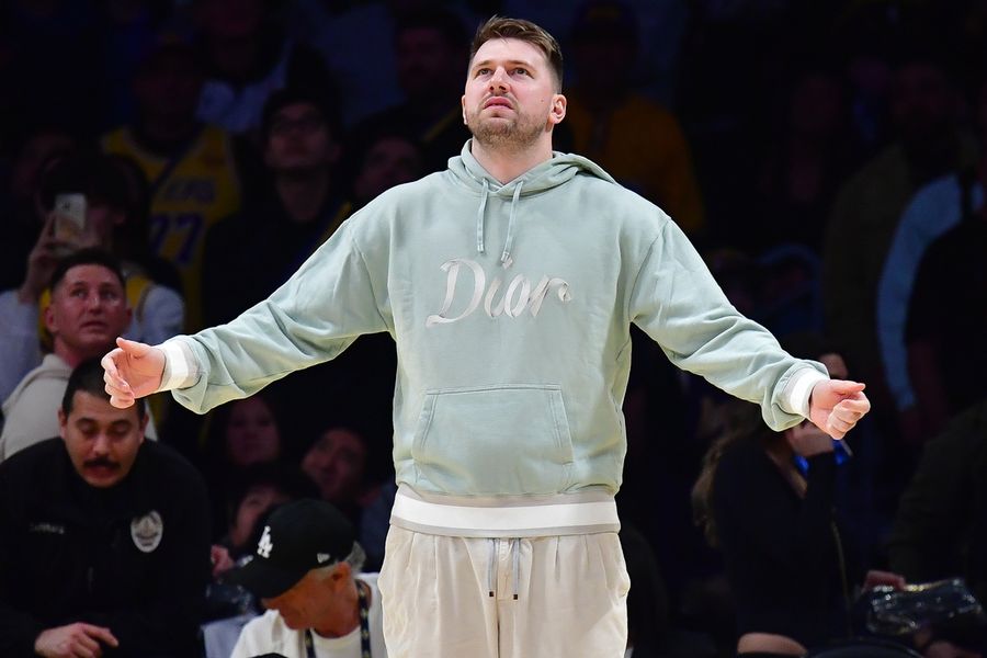 Deadspin | Luka Doncic expected to make Lakers debut against Jazz