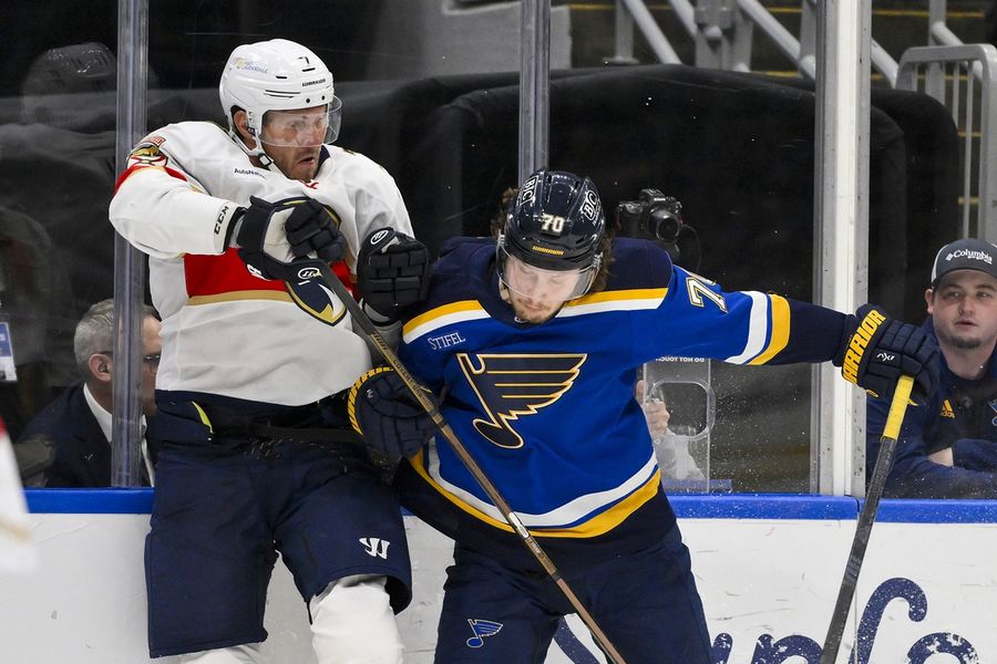 Deadspin | Matthew Tkachuk's goal in final seconds lifts Panthers over Blues