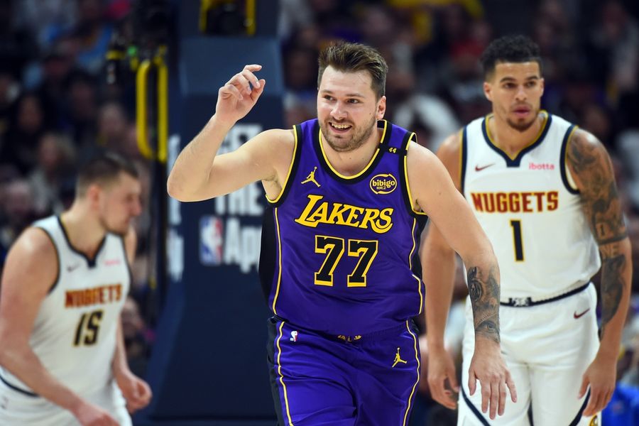 Deadspin | NBA roundup: Stars shine as Lakers halt Nuggets' win streak