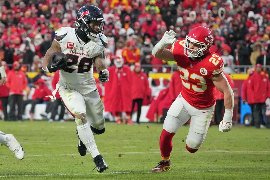 Deadspin | NFL rescinds fine for Texans RB Joe Mixon after misattributed quote