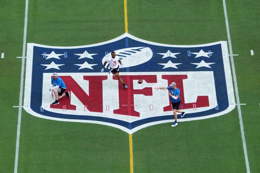 Deadspin | NFL sets 2025 salary cap at $279.2M, a $23.8M jump