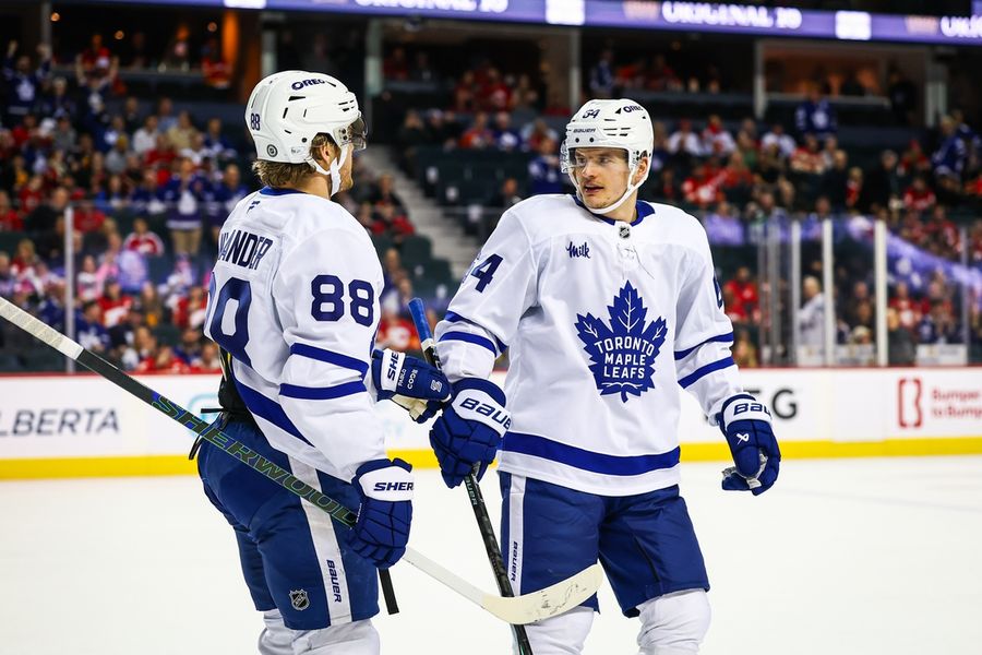 Deadspin | NHL roundup: William Nylander's hat trick propels Leafs over Flames