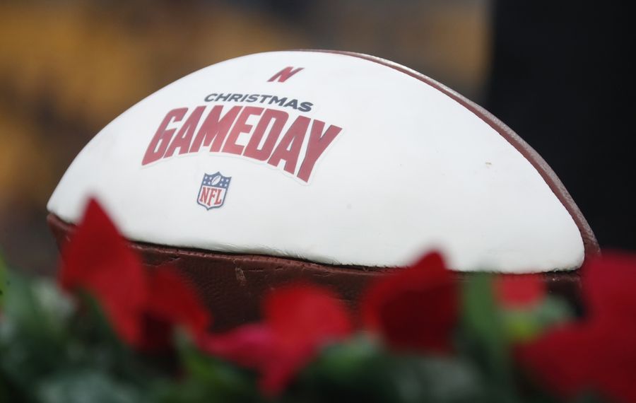 Deadspin | Netflix 'definitely' eyeing Sunday NFL package