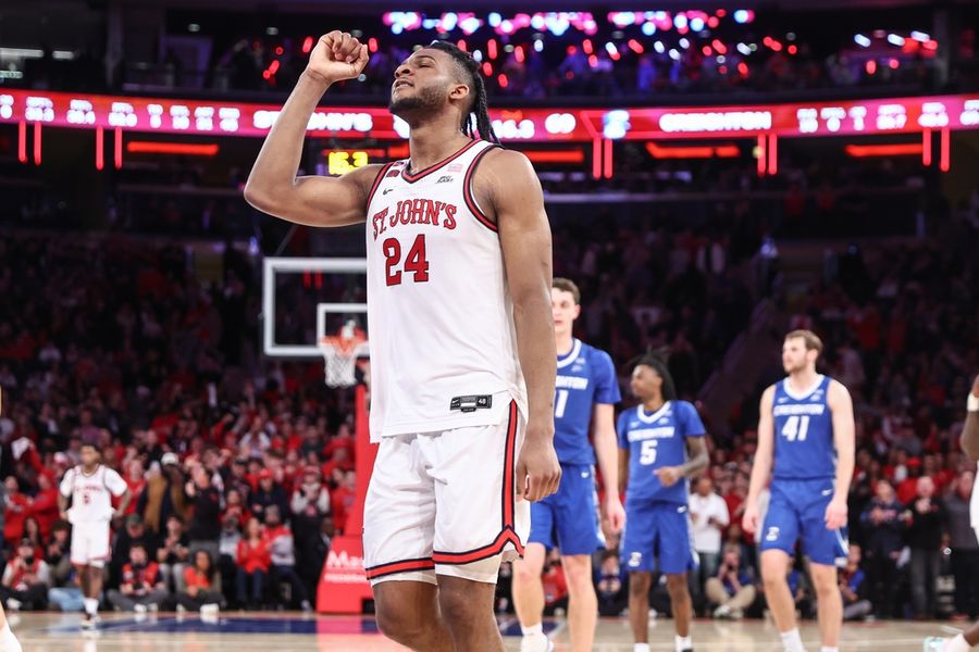 Deadspin | No. 10 St. John's avoiding complacency as battle with DePaul looms