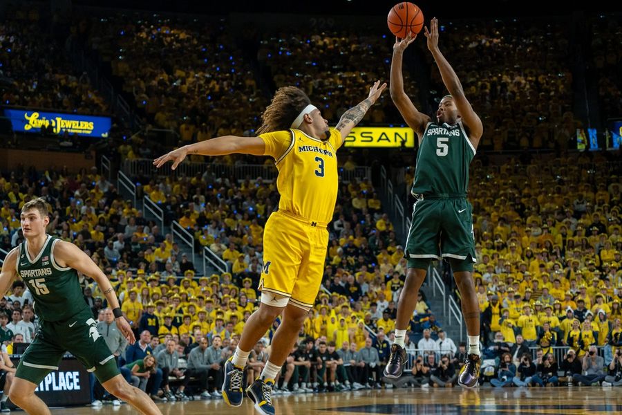 Deadspin | No. 14 Michigan State tops No. 12 Michigan, leads Big Ten