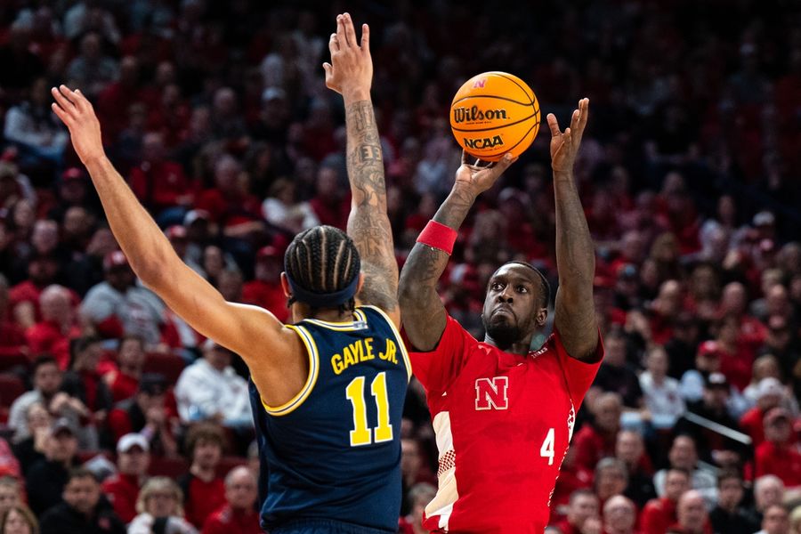 Deadspin | No. 15 Michigan edges Nebraska, climbs Big Ten standings