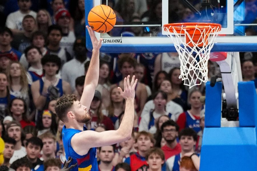 Deadspin | No. 17 Kansas finally puts away sliding Colorado