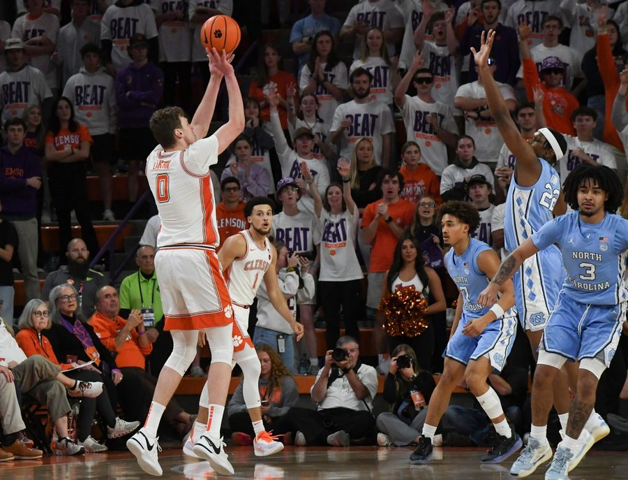 Deadspin | No. 23 Clemson notches 20-point win over North Carolina