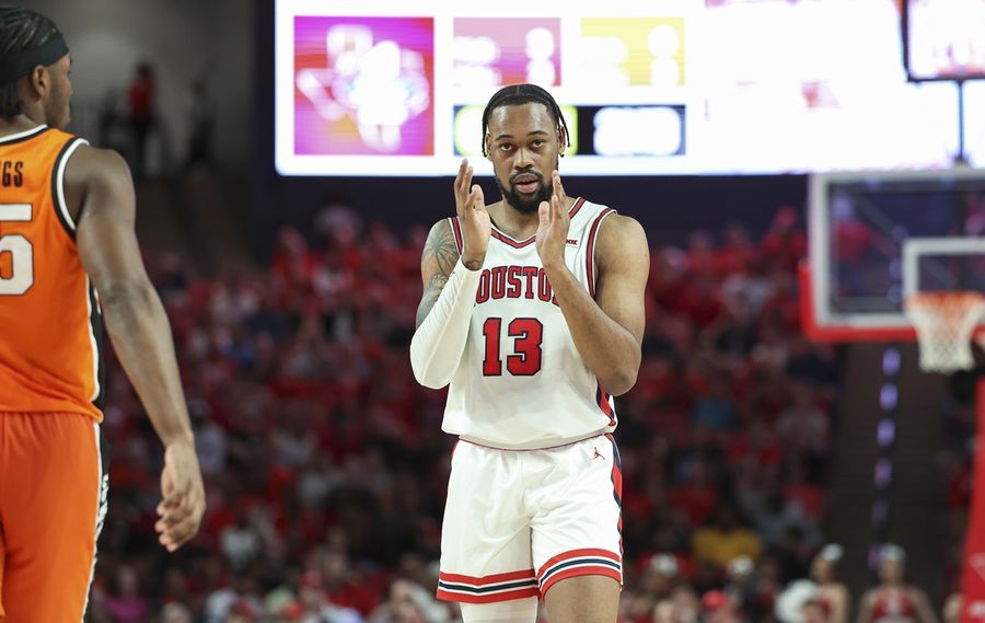 Deadspin | No. 5 Houston doesn't mind winning ugly, faces Baylor next