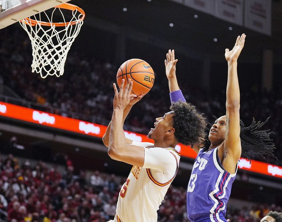 Deadspin | No. 8 Iowa State halts 3-game skid, pounds TCU 82-52