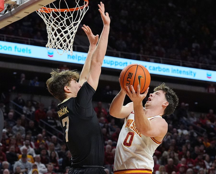 Deadspin | No. 8 Iowa State takes down Colorado for 4th straight win