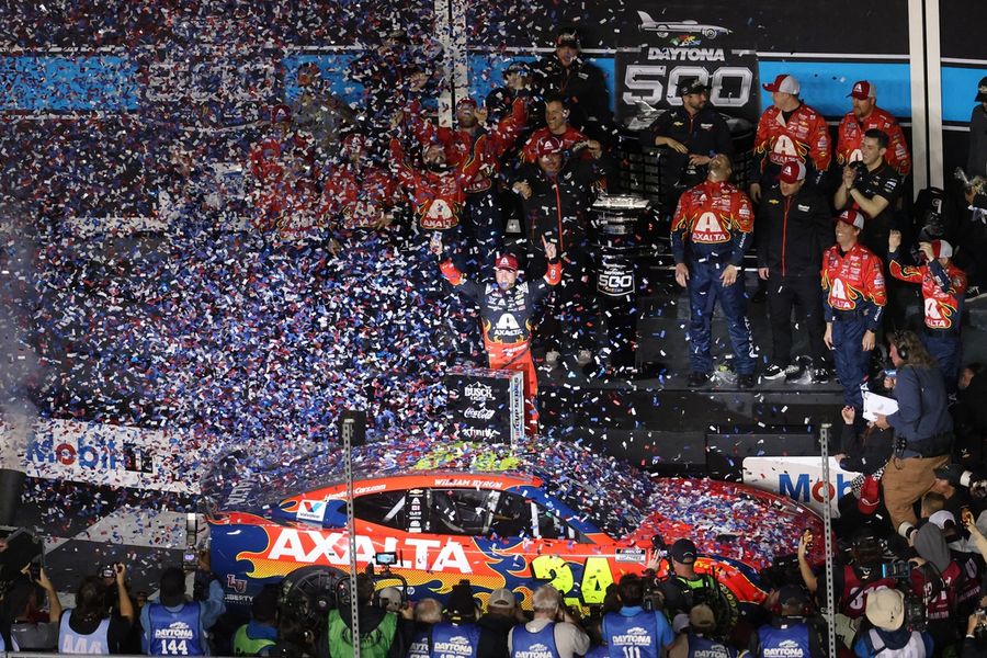 Deadspin | OT crash clears way for William Byron's repeat win at Daytona