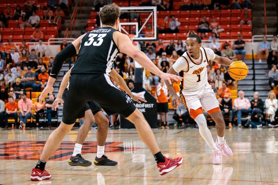 Deadspin | Oklahoma State rides off with upset win over No. 9 Iowa State