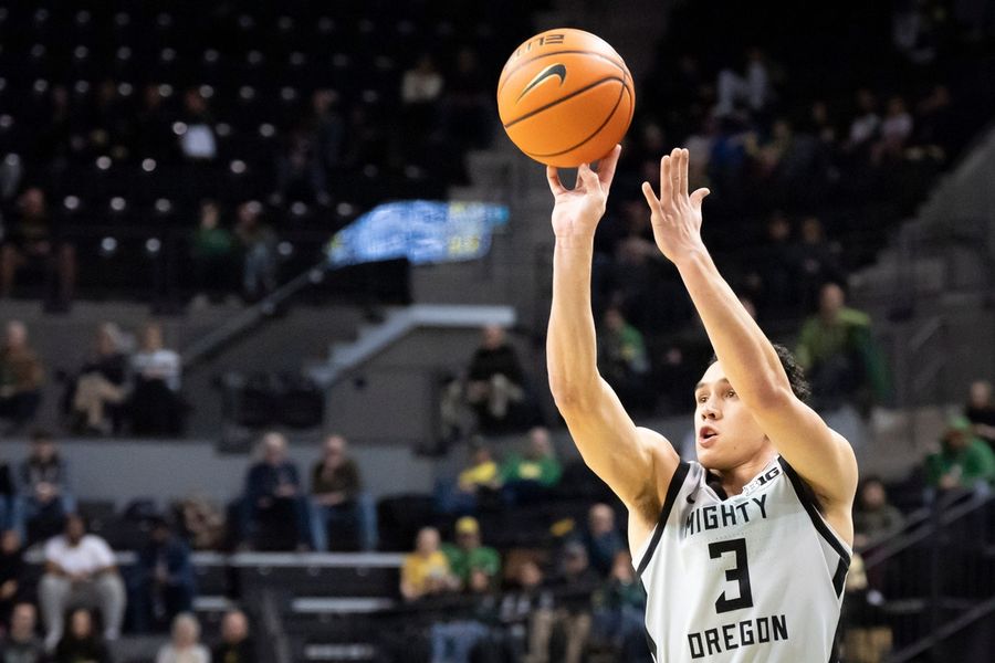 Deadspin | Oregon rides momentum into matchup with ailing Iowa