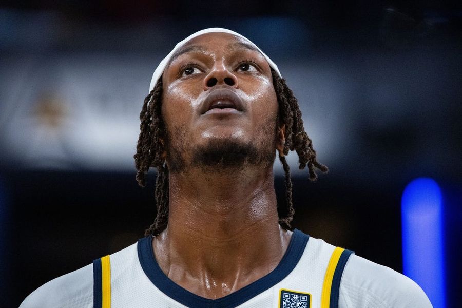 Deadspin | Pacers' Myles Turner exits due to head injury