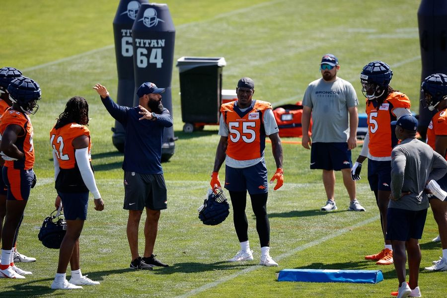 Deadspin | Report: Broncos assistant accused of assaulting officer