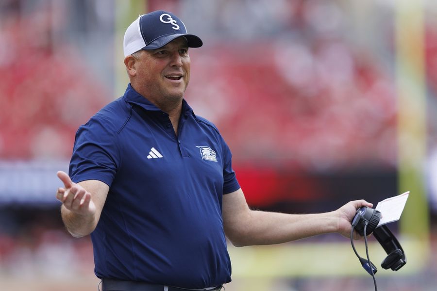 Deadspin | Report: New deal for Georgia Southern's Clay Helton