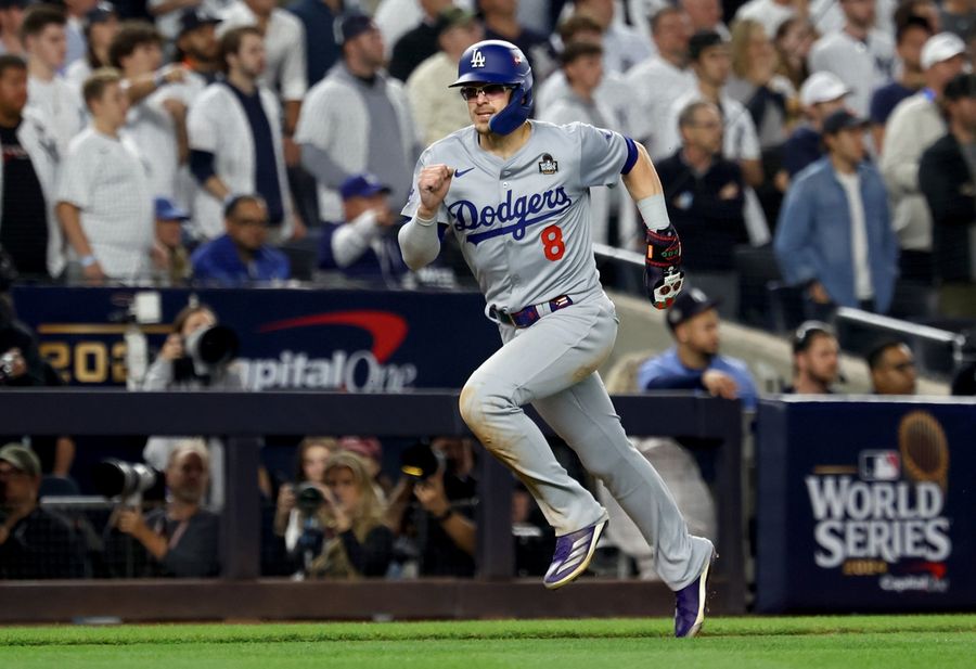 Deadspin | Reports: Dodgers retain utility man Enrique Hernandez