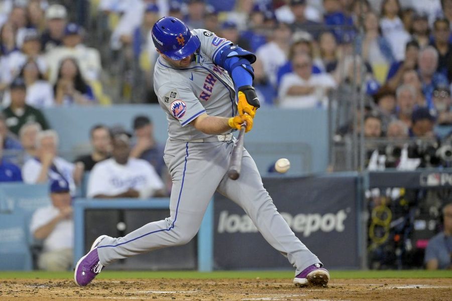 Deadspin | Reports: Mets retain Pete Alonso for two years, $54M