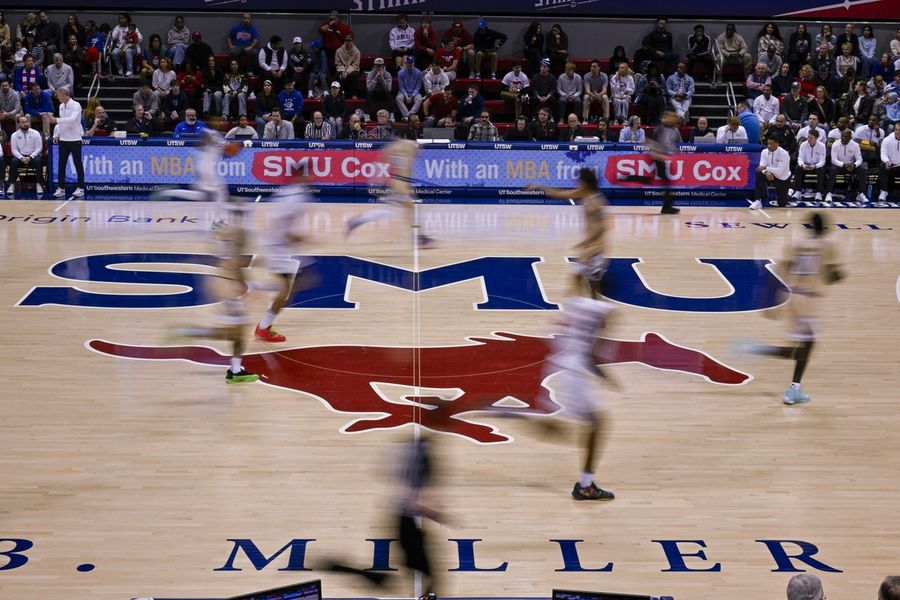 Deadspin | SMU athletic director Rick Hart to step down