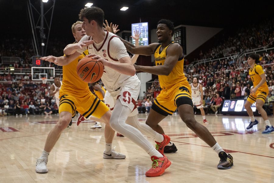 Deadspin | Stanford makes clutch foul shots to hold off Cal