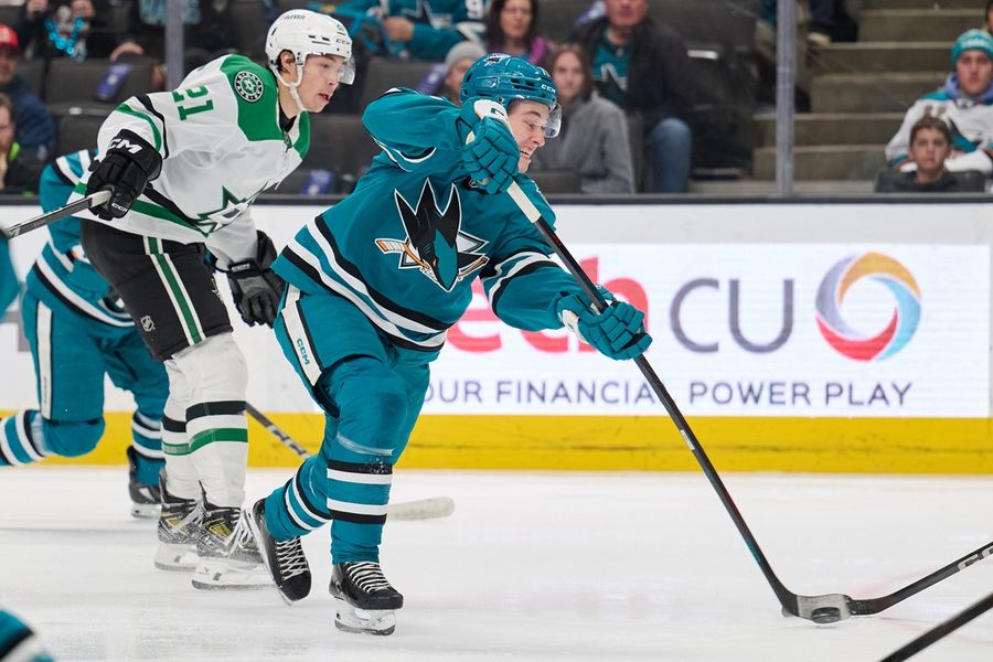 Deadspin | Stars score 7 straight goals in 8-3 win over Sharks