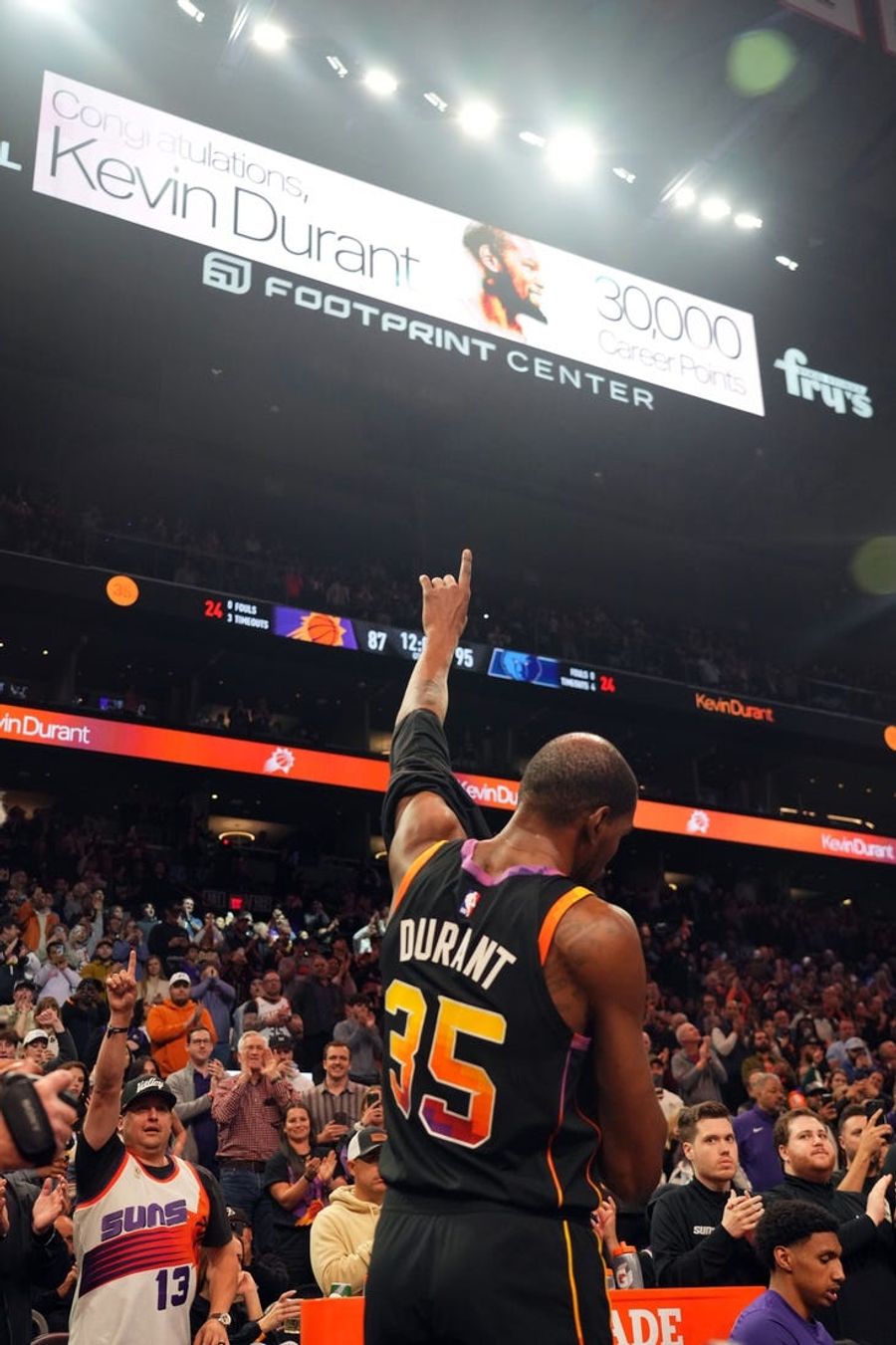 Deadspin | Suns' Kevin Durant becomes 8th to score 30,000 points