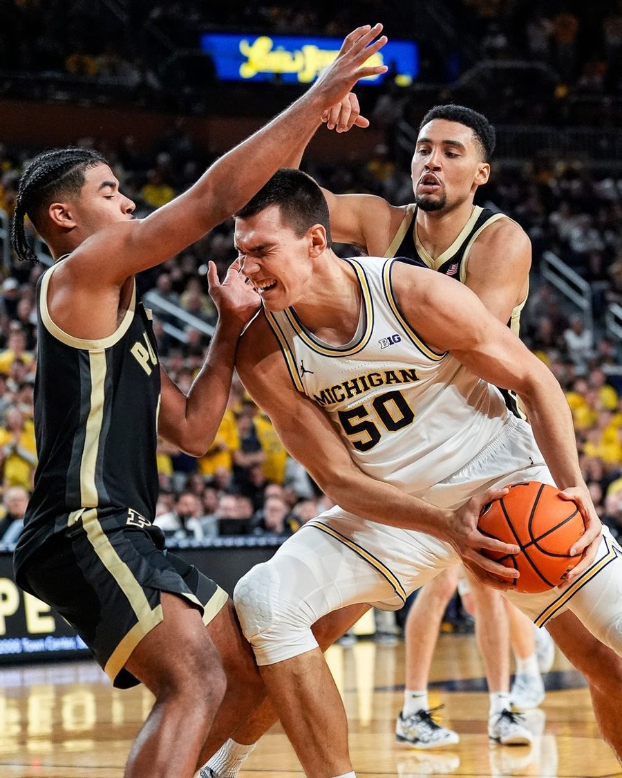 Deadspin | Top 25 roundup: No. 20 Michigan wins Big Ten tussle vs. No. 7 Purdue