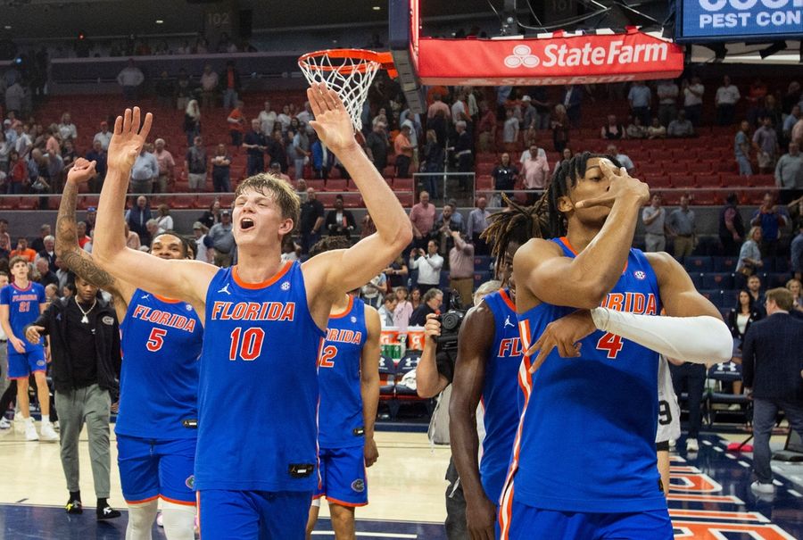 Deadspin | Top 25 roundup: No. 6 Florida prevails at No. 1 Auburn