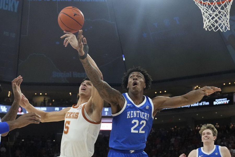 Deadspin | Tre Johnson (32 points), Texas upend No. 15 Kentucky