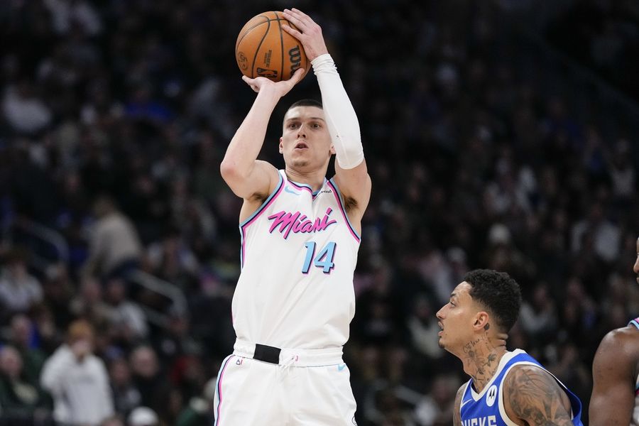 Deadspin | Tyler Herro, Heat aim to hand Hawks fourth straight loss