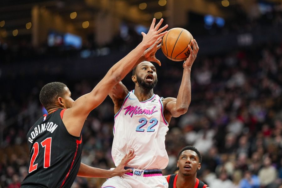 Deadspin | Tyler Herro, Heat end slide with OT win over Raptors