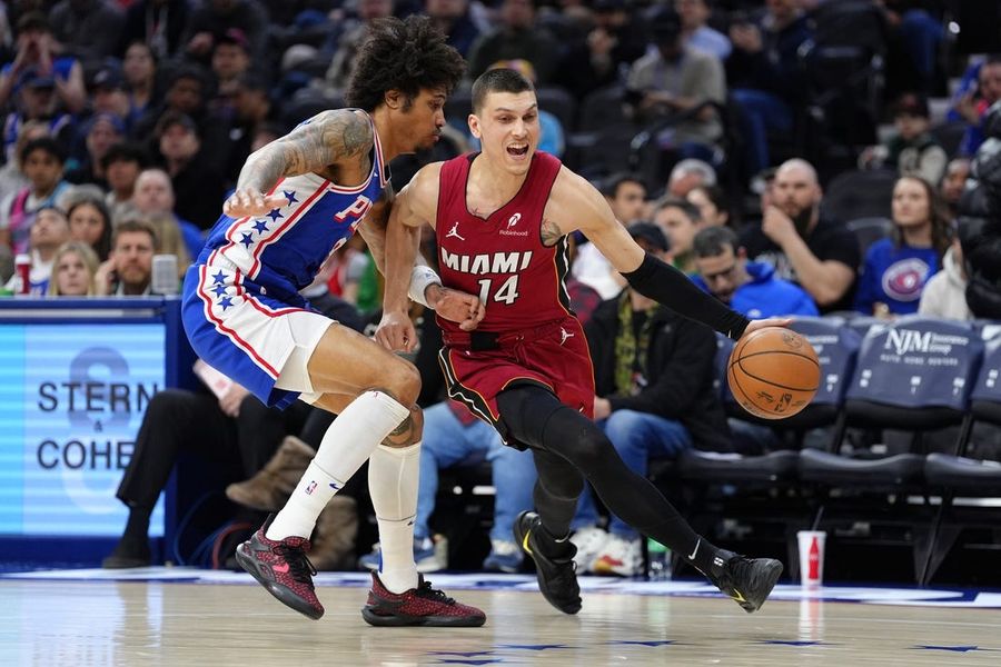 Deadspin | Tyler Herro scores 30 as Heat take down 76ers