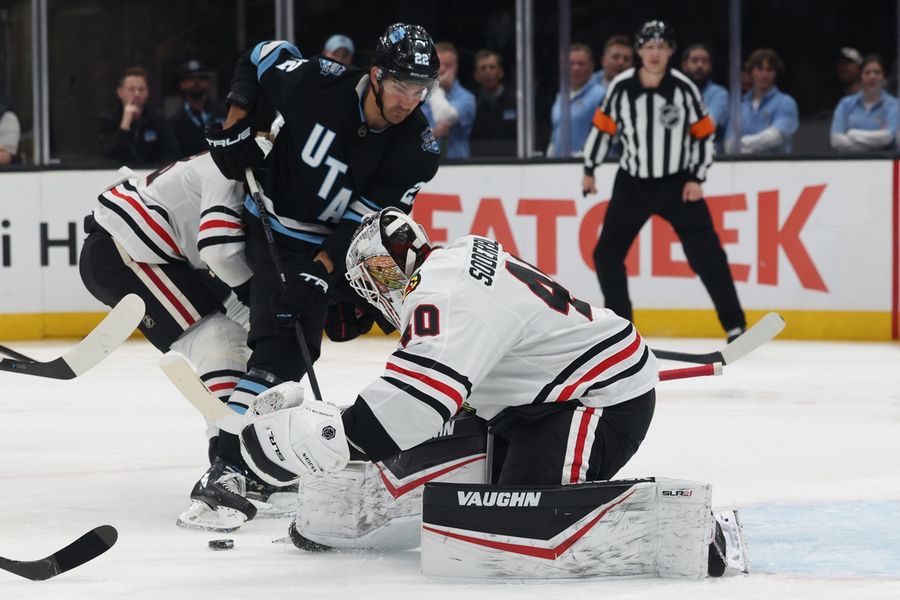 Deadspin | Utah backhands Blackhawks to keep playoff push going